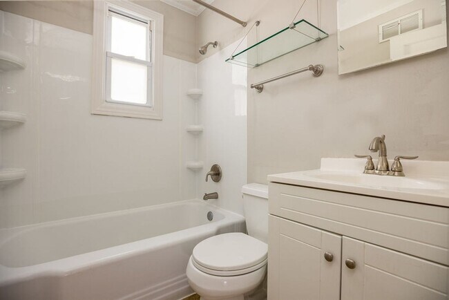 Building Photo - Charming 2BR Condo in Greensboro