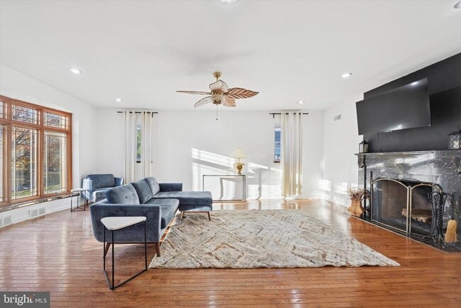 Building Photo - 7033 Sherwood Rd