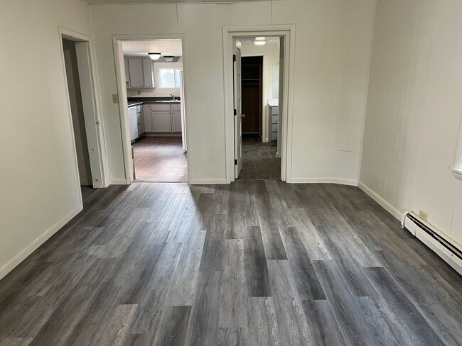Building Photo - Newly Remodeled Single Family Home - Howar...