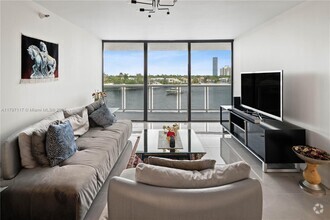 Building Photo - 20515 E Country Club Dr