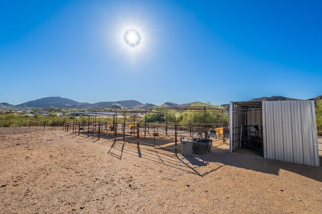 Building Photo - 1902 E Cortez St