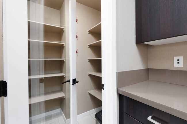 Building Photo - First floor unit in luxury gated Summerlin...