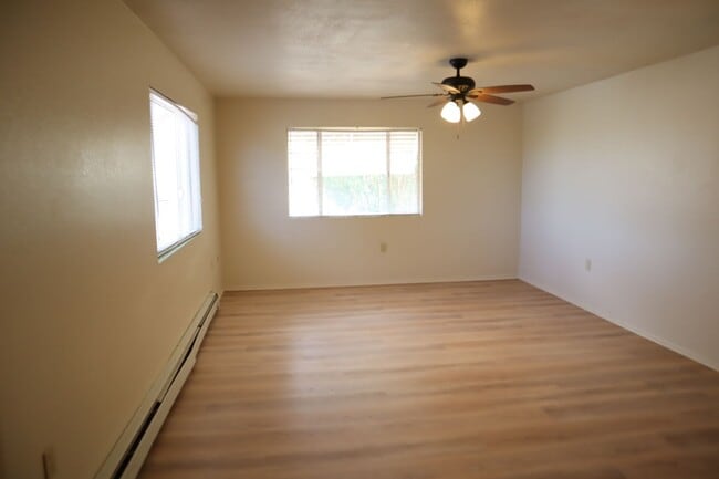 Building Photo - Livable, Lovable, & Avaiable!