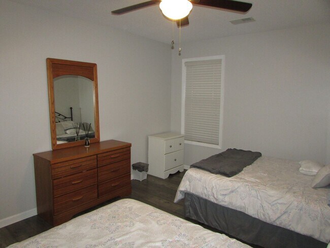 Building Photo - This is a 2 Bedroom, 2 Bathroom Completely...