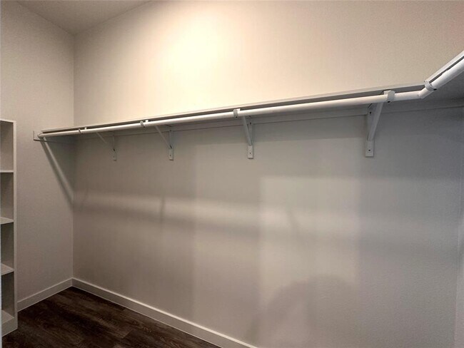 Building Photo - 4004 Banister Ln