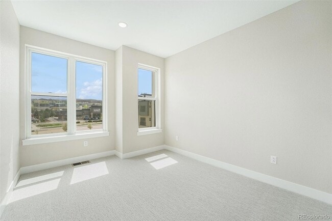 Building Photo - 2329 Lakeshore Ln