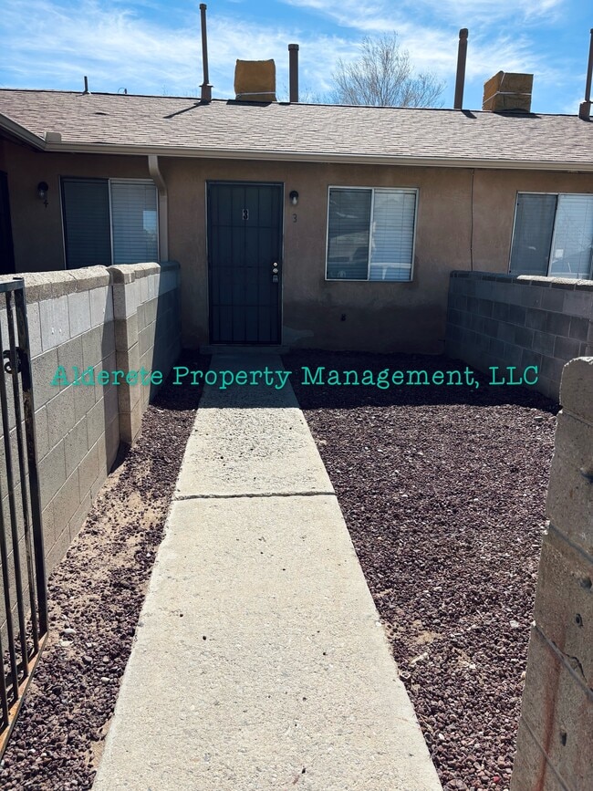 Building Photo - 3312 Wellesley Ct NE