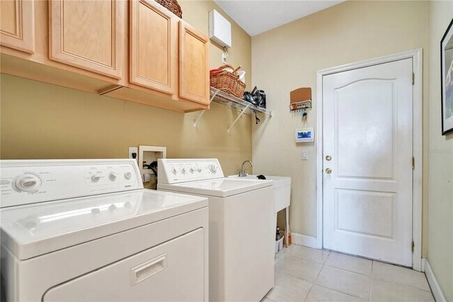 Building Photo - 14113 Sierra Vista Dr