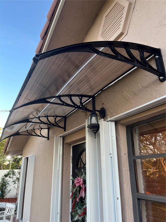 Building Photo - 1045 SW 122nd Ct