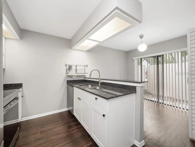 Building Photo - 2340 Sun Valley Cir