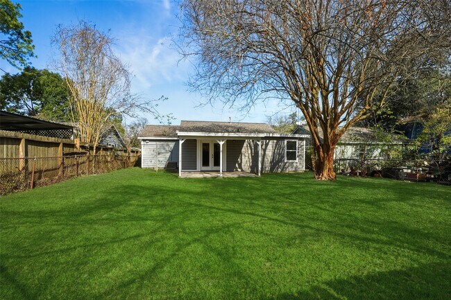 Building Photo - 1015 Prune St