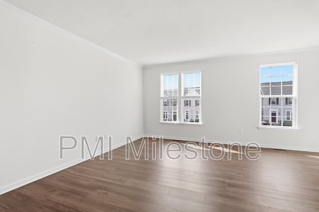 Building Photo - 72 Norwood Dr