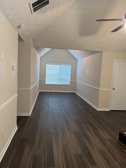 Building Photo - 827 Hannah Ct