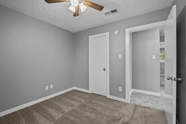 Building Photo - 8122 Swan Meadow Ln