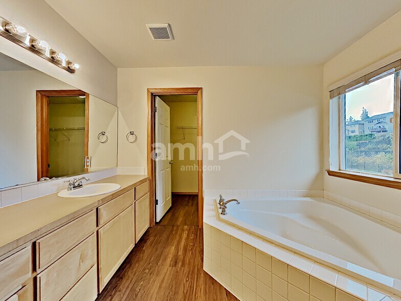 Building Photo - 26849 224th Ave SE