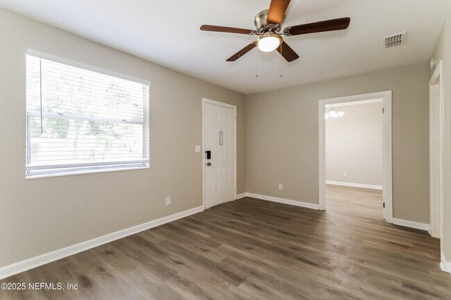 Building Photo - 6348 Fabian Dr