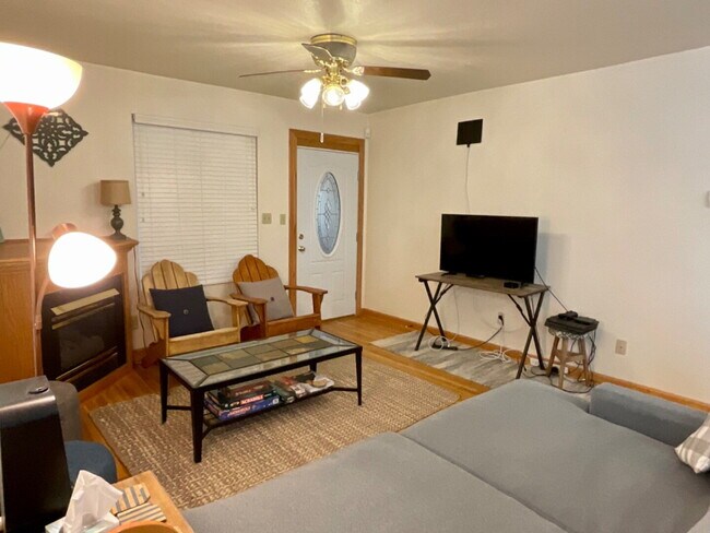 Building Photo - Charming 2-Bedroom Corner Lot Home with Be...