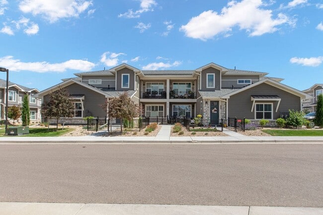 Building Photo - 2 Bedroom 2 Bathroom Ground Floor Townhome in Centerra