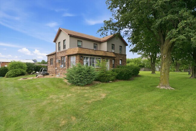 Building Photo - 24134 IL-53