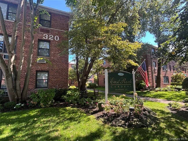 Primary Photo - 320 Atlantic Ave