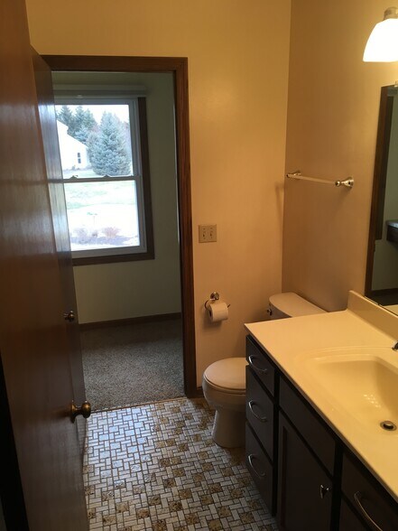 Building Photo - 16555 Dane Ct E