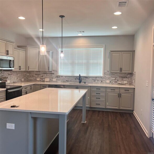 Building Photo - 9800 Bluestone Cir