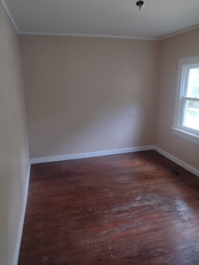 Building Photo - 123 Hillcrest St