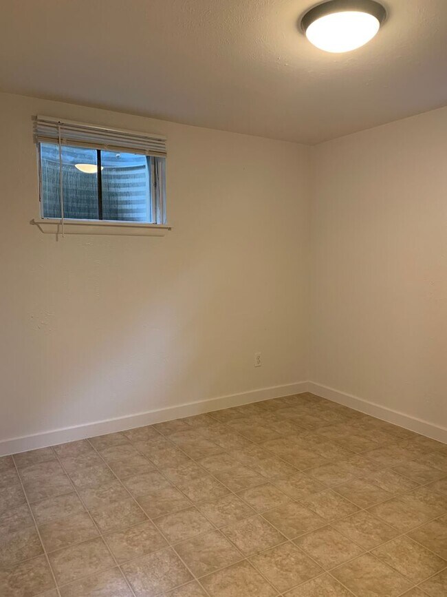 Building Photo - 4BD/2BA Table Mesa Home - Close to everything