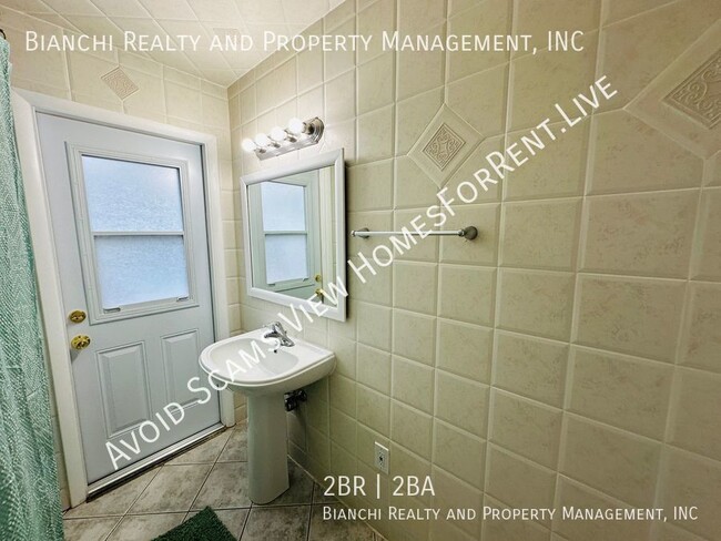 Building Photo - Private Pool 2 Bedroom/2 Bathroom - Close ...