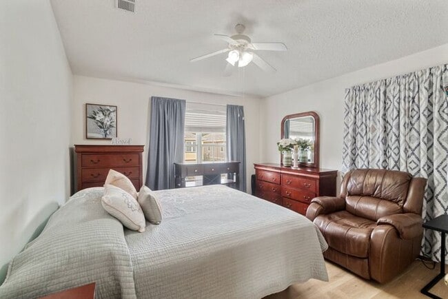 Building Photo - Charming 2 Bedroom/2 Bathroom Wesley Chape...