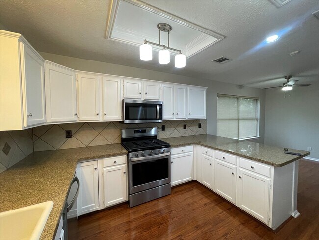 Building Photo - 7110 Pembrough Ln