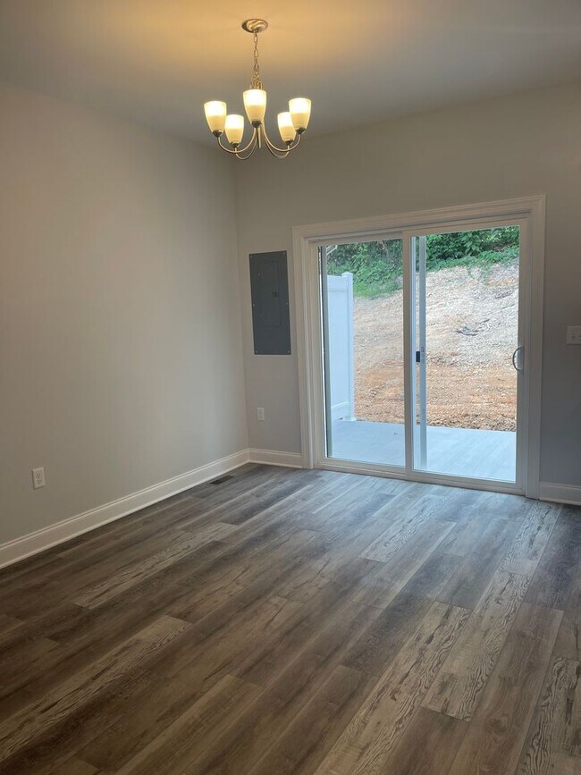 Building Photo - Townhouse for Rent in Crescent Ridge - ***...