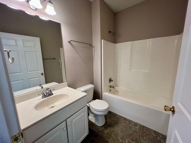 Building Photo - 2 Bedroom Townhouse in Campbell County