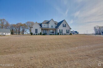 Building Photo - 4619 Pierce Dr