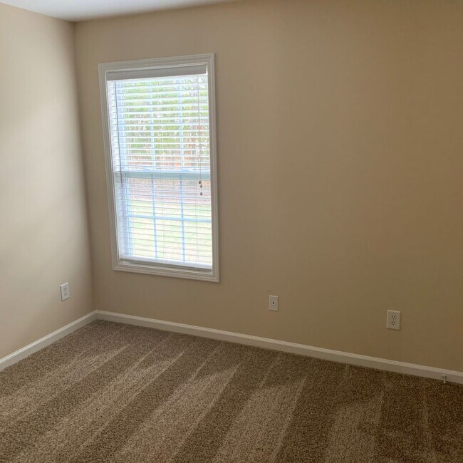 Building Photo - Coming Soon! Nice 3 bedroom house in convenient location