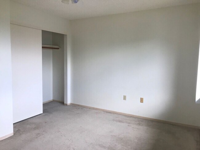 Building Photo - Kumelewai Gardens 1 Bedroom, 1 Bath, 1 Par...