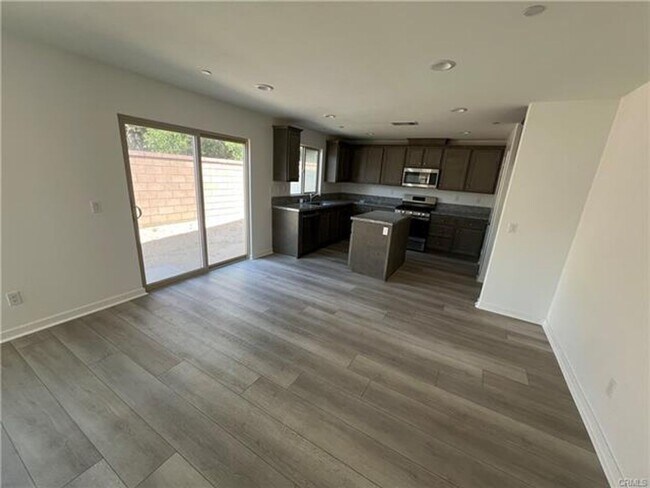 Building Photo - Stunning Canyon Hills Home
