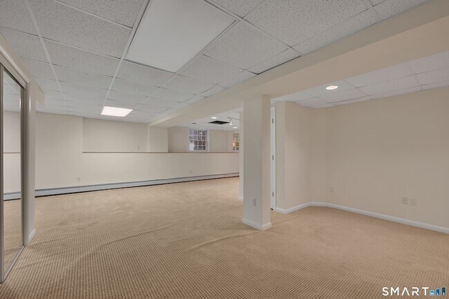 Building Photo - 6 Fennwood Dr