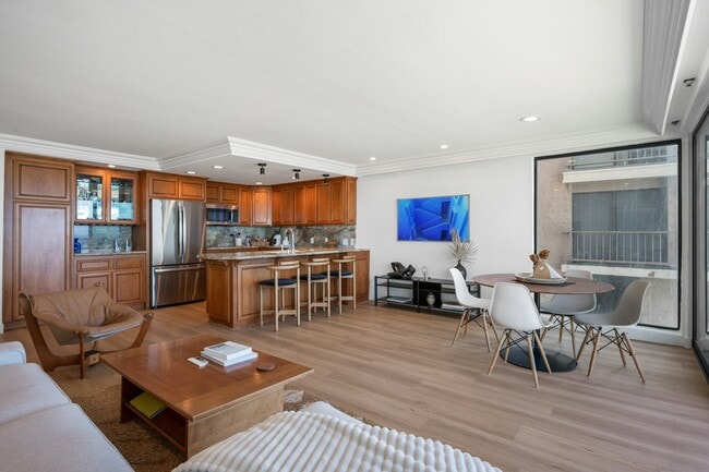 Building Photo - 721 Esplanade