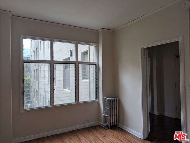 Building Photo - 634 S Gramercy Pl