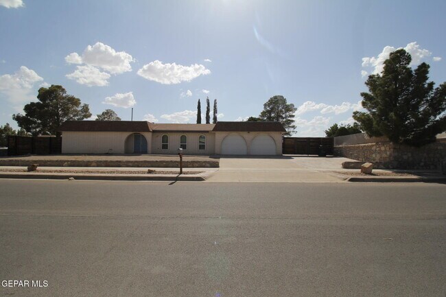 Building Photo - 351 Duanesburg St