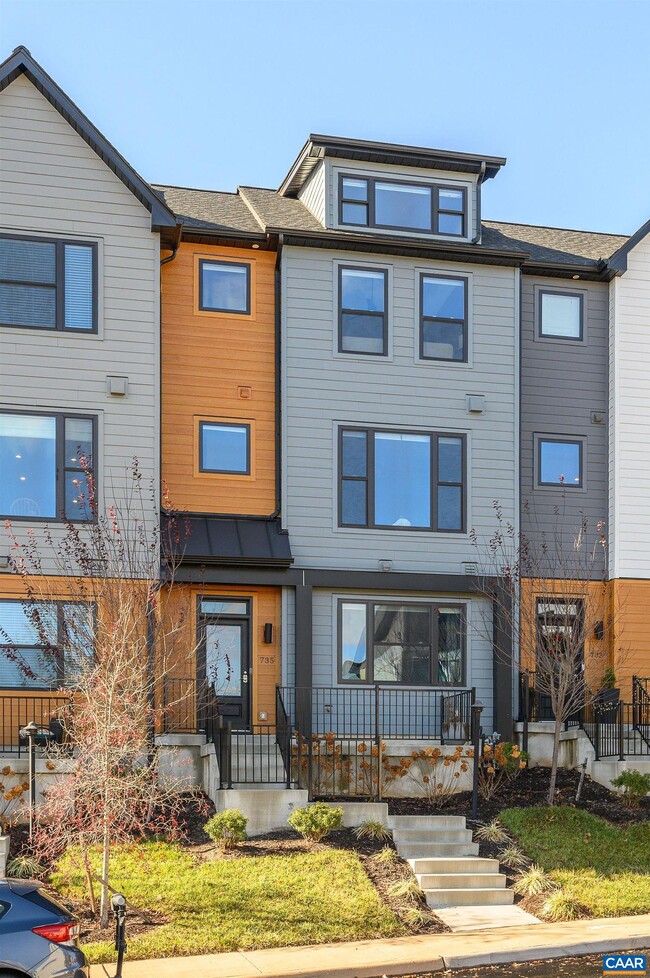 Building Photo - 735 Lochlyn Hill Dr