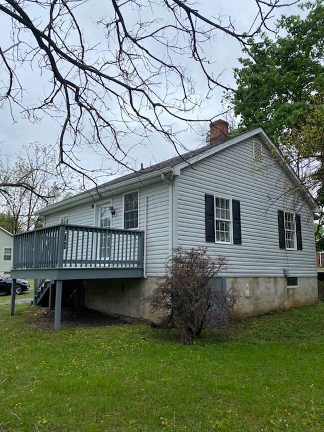 Building Photo - Wonderful 2 Bedroom Home