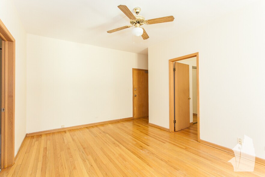 Building Photo - 635 W Barry Ave