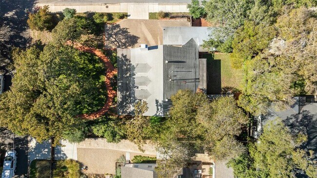 Building Photo - 2612 Bridle Path