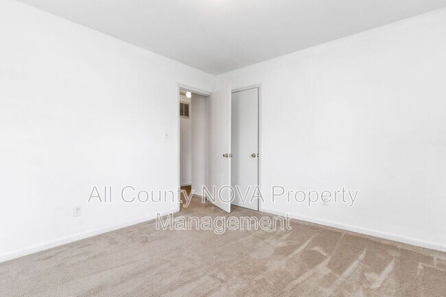 Building Photo - 211 Church St