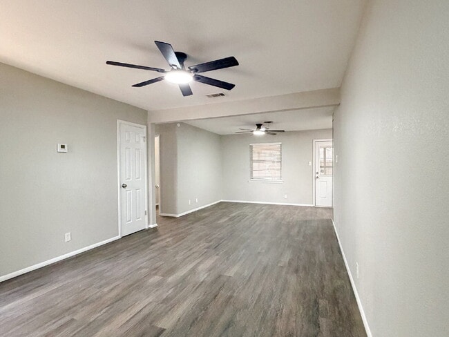 Building Photo - Modern Elegance Meets Suburban Comfort: Updated 3-Bed, 2-Bath Gem in Heart of Burleson