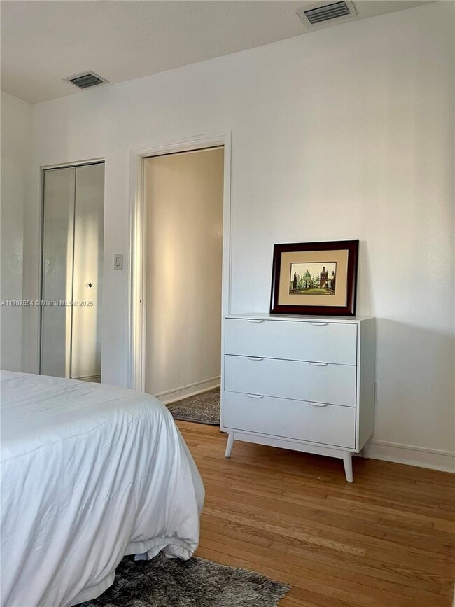 Building Photo - 750 Española Wy