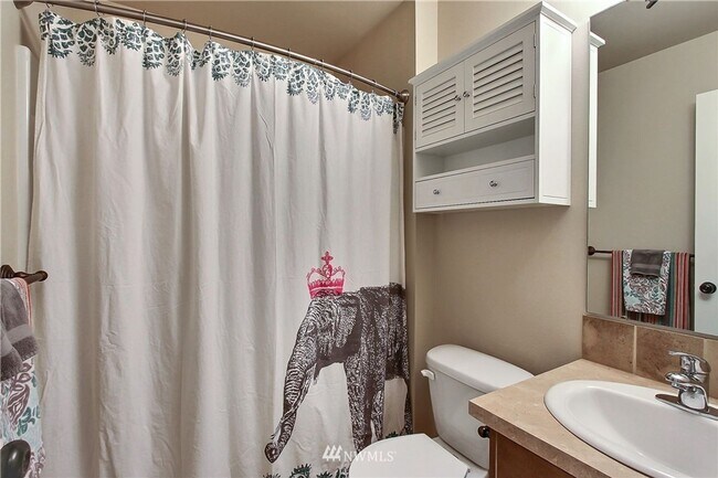 Building Photo - Gorgeous Home in Lacey’s Coveted Courtney ...