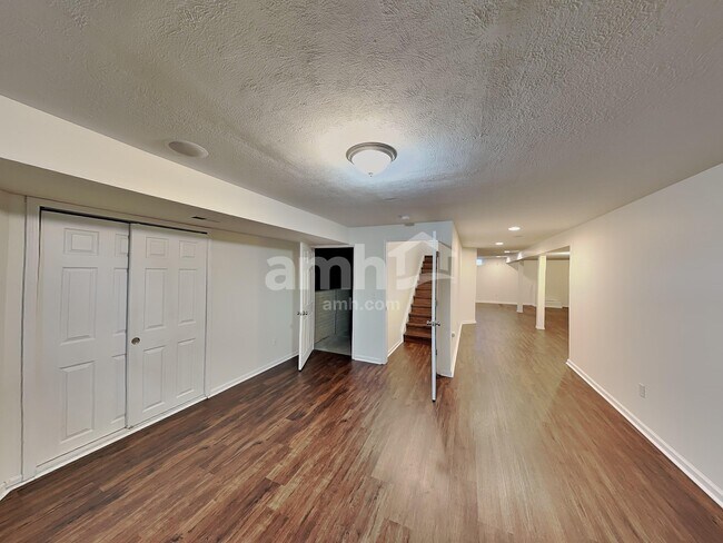 Building Photo - 210 Cherry Tree Ln